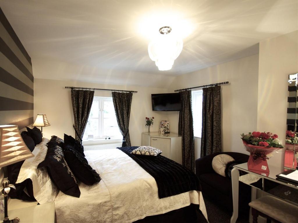 Y Garth Luxury Bed And Breakfast Dinas  Room photo