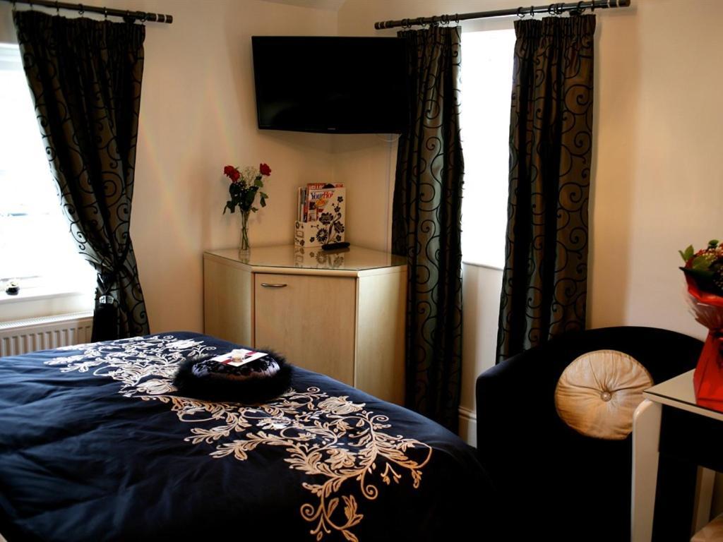 Y Garth Luxury Bed And Breakfast Dinas  Room photo